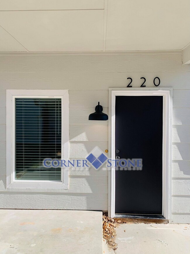 Building Photo - Short Term Lease Options! Beautiful Renova...
