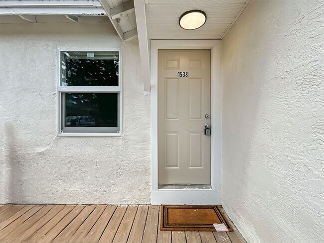 Building Photo - Beautifully Renovated 2 Bed | 1 Bath – Move-In Ready in the Heart of Clearwater!