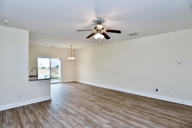 Foto del edificio - 3 Bedrooms / 2.5 Bathrooms Townhome In Ric...