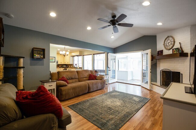 Foto del edificio - 8801 Dawnridge Cir