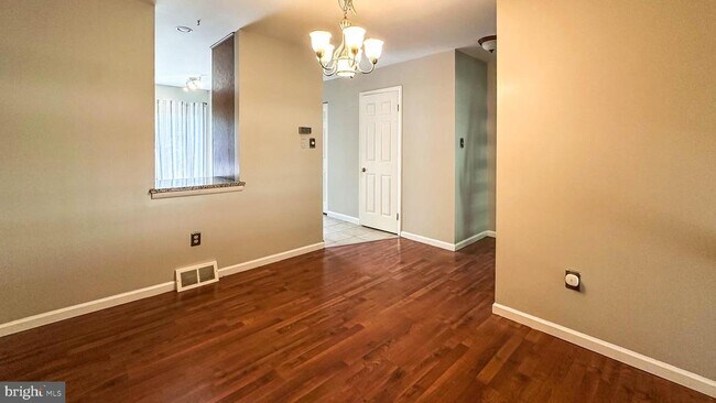 Foto del edificio - 7 Pinehurst Ct