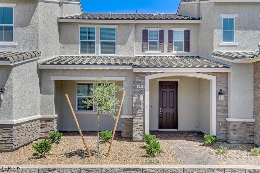 Foto principal - 3642 Stoppani Ave