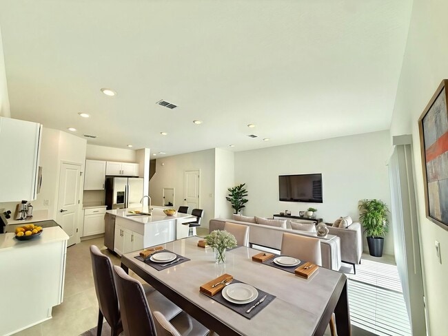Foto del edificio - Riverside living redefined - 3Bedrooms/2.5Baths newly built townhome in Edgewater!
