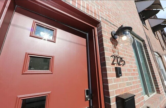 Building Photo - 2125 Pierce St
