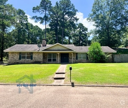 Building Photo - 314 Pin Oak St