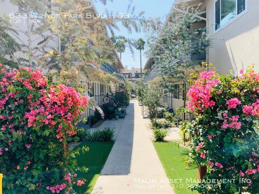 Foto principal - Modern Courtyard-Style Living in Hyde Park...