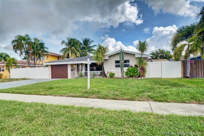 Building Photo - 380 SE 1st Terrace