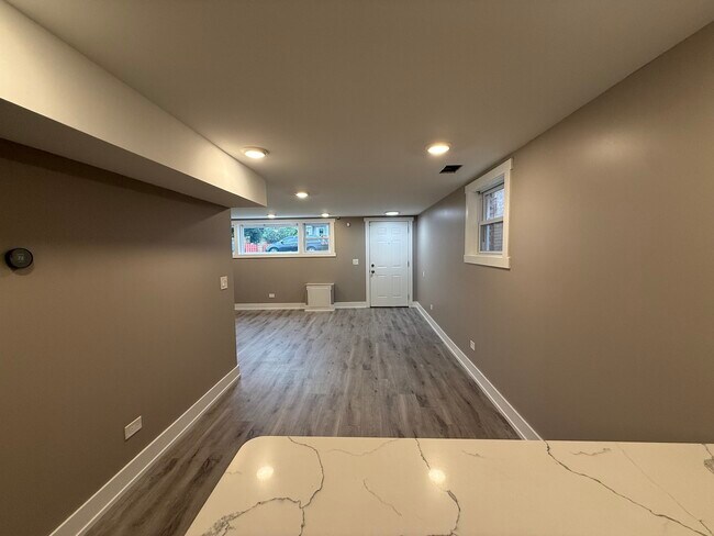 Foto del edificio - 7627 64th St
