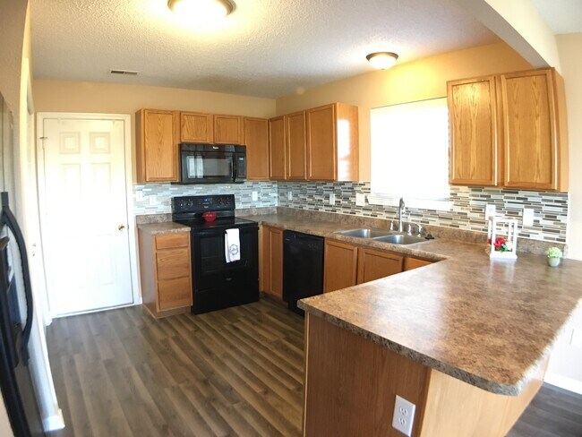 Foto del edificio - 2396 Meadow Bend Dr
