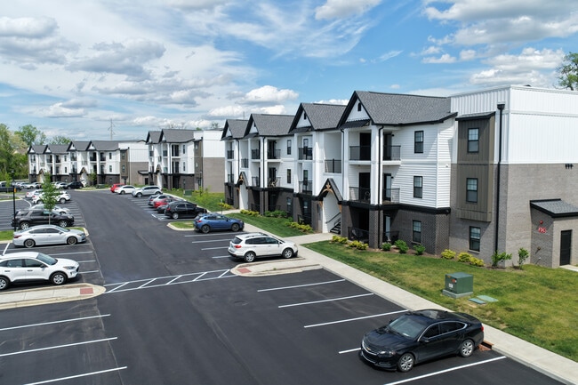 Building Photo - Oakwood Landings