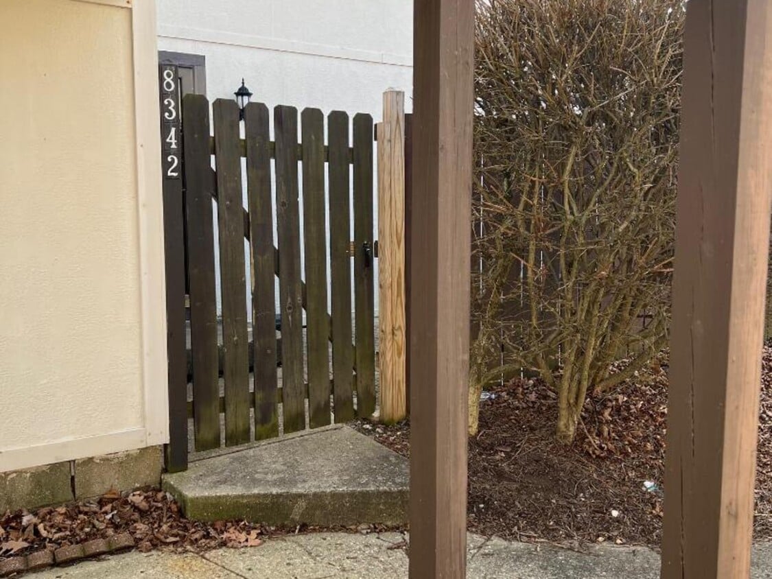 8342 Paso Del Norte Ct, Indianapolis, IN 46227 Condo for Rent in