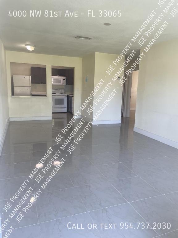 Foto principal - 4000 NW 81st Ave