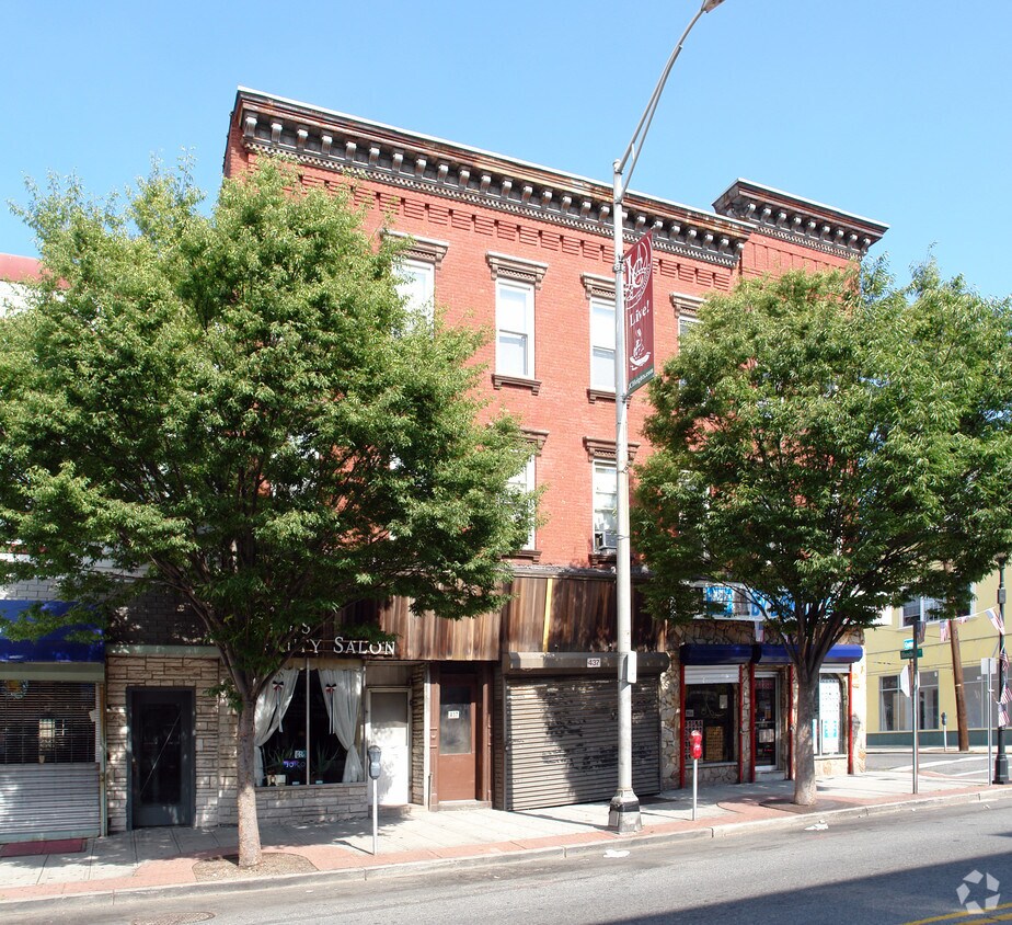 Foto del edificio - 437 Central Ave