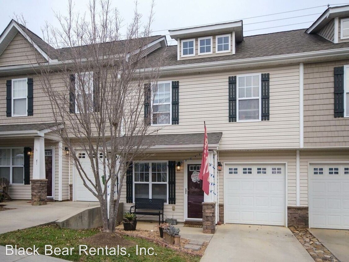 Primary Photo - 3 br, 2.5 bath House - 45 Amersham Lane