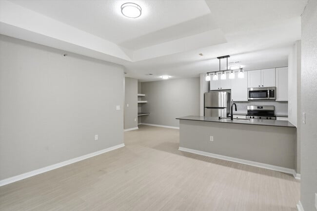 Building Photo - Villas at North Oak