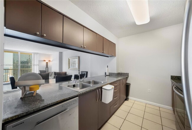 Building Photo - 1200 Brickell Bay Dr