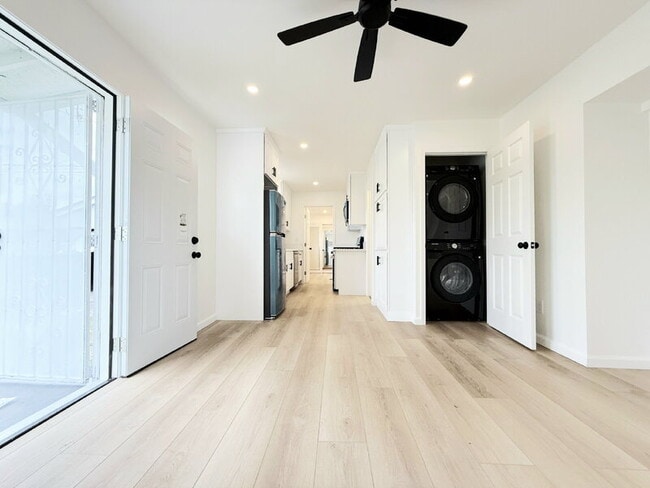 Foto del edificio - 1163 1/2 East 70th Street