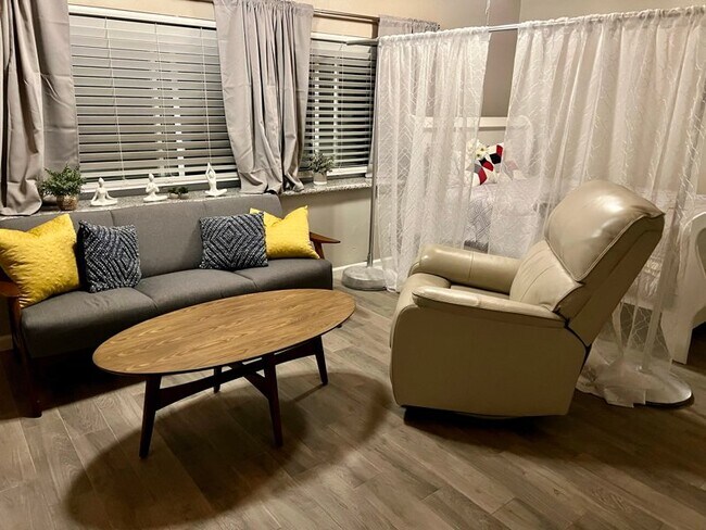 Foto del edificio - 5003 Whitney Ave