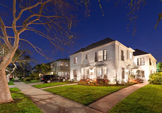 Twilight - 1246 S La Jolla Ave