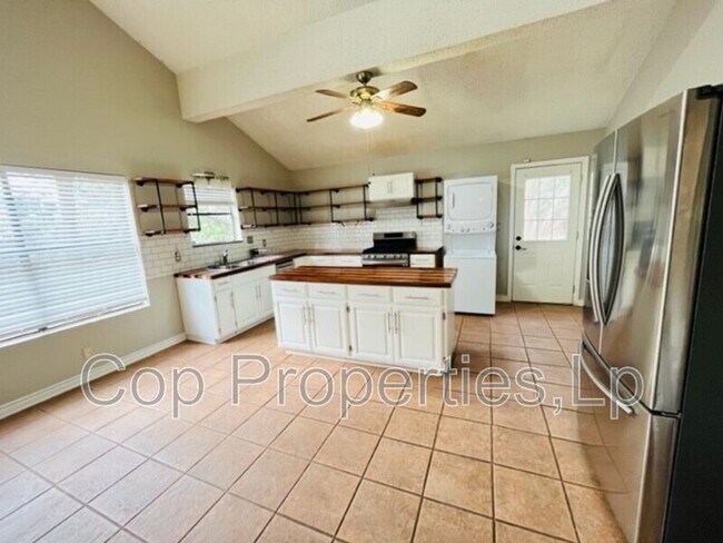 Building Photo - 108 Trophy Dr