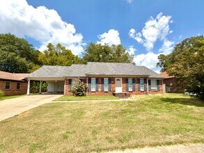 Building Photo - 5712 Robin Hop Ln