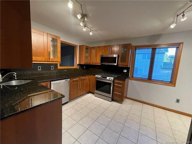Foto del edificio - 45 Steeplechase Dr