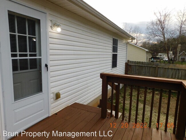 Foto del edificio - 3 br, 2 bath House - 18811 Martel Rd.