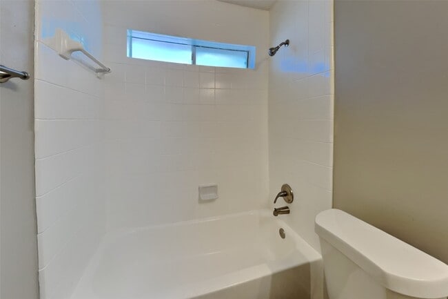 Building Photo - 3830 Paigewood Dr