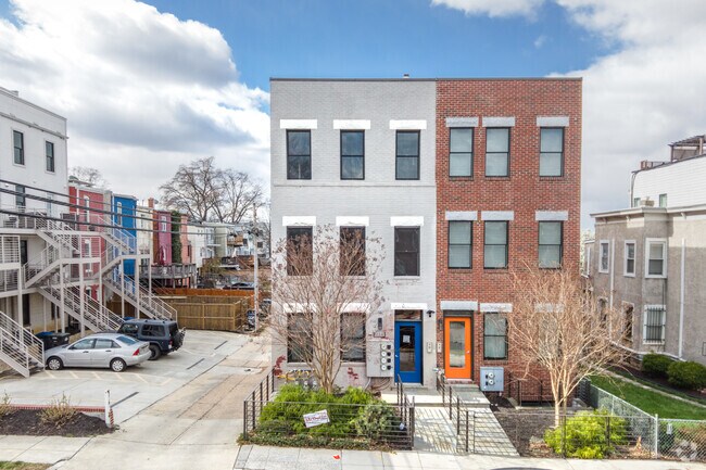 Building Photo - 1159 Oates St NE