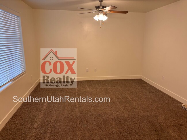 Foto del edificio - Wonderful Desert Canyon 4 bed | 2.5 bath |...