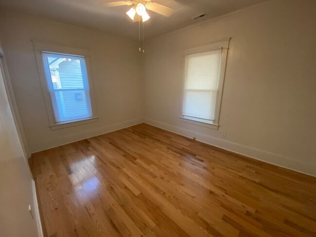 Foto del edificio - Spacious 3BR/2BA Duplex in Historic Lakewood with All Appliances!