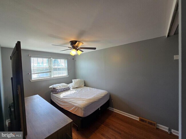 Foto del edificio - 1116 W Oxford St