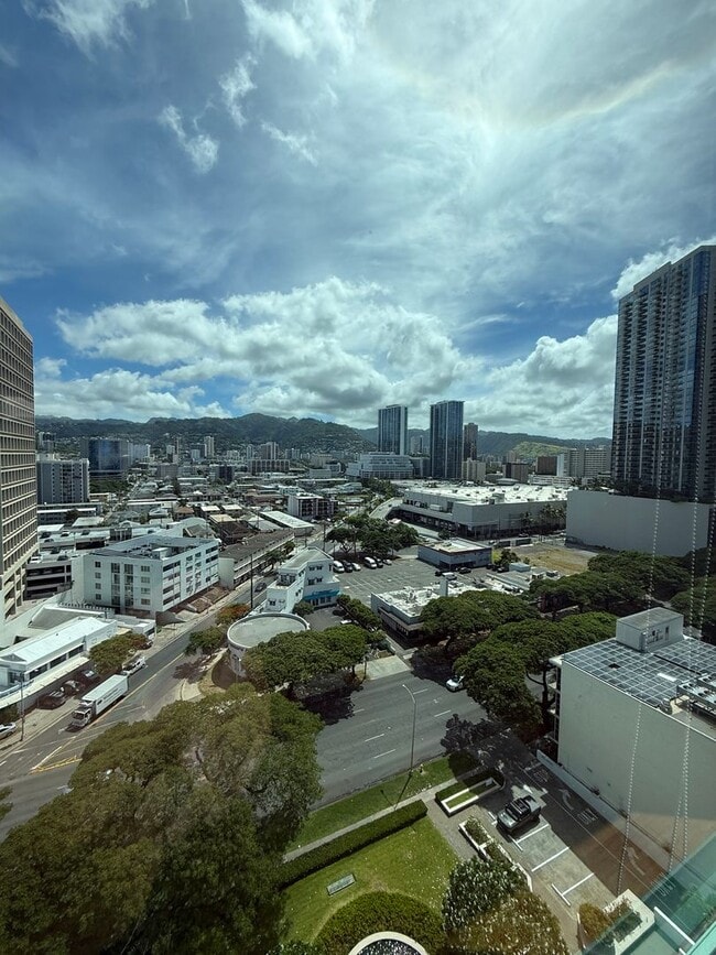 Building Photo - 1341 Kapiolani Blvd