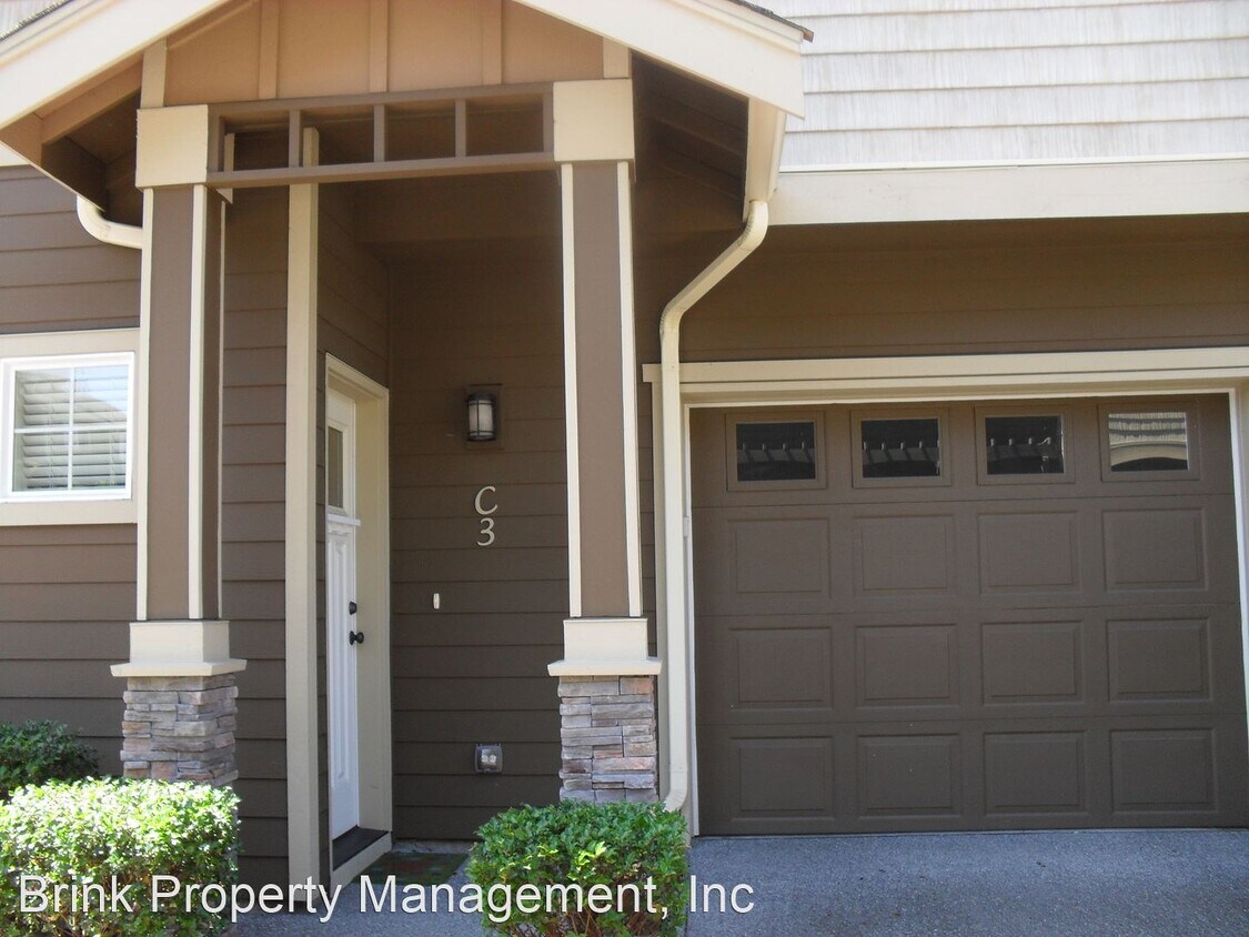 Primary Photo - 3 br, 2.5 bath House - 301 Chelan Place NE...