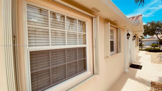 Foto del edificio - 9132 SE Retreat Dr