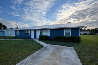 Building Photo - 5010 Killarney Ave
