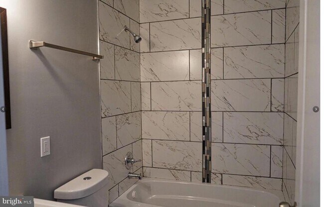 Foto del edificio - 3722 Woodhaven Ave