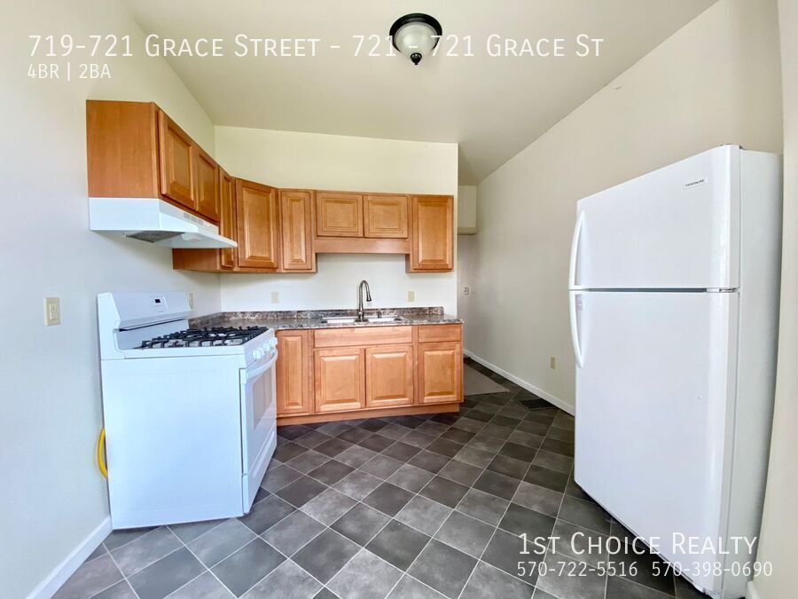 Foto principal - 4 bedroom 2 bath completely remodeled 1/2 ...