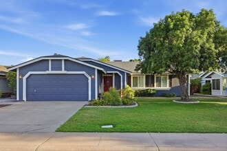Building Photo - 6823 E Grandview Dr