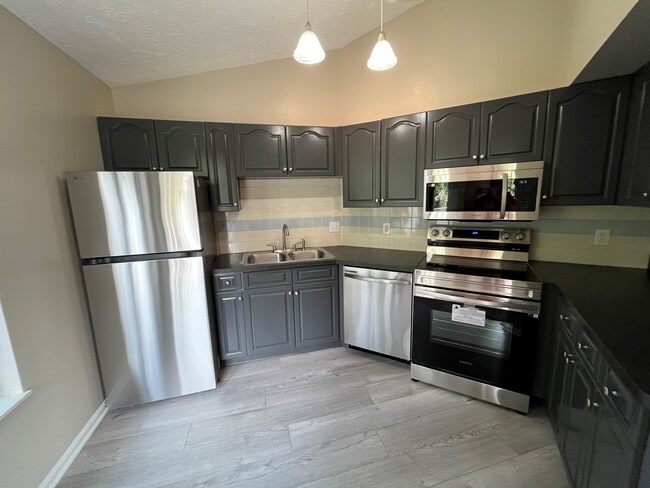 Building Photo - 355 Village Pointe Dr