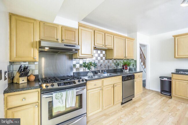 Foto del edificio - 2400 E Gate Dr