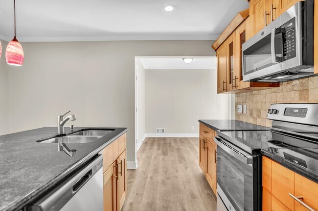 Foto del edificio - 4801 Fieldgreen Dr