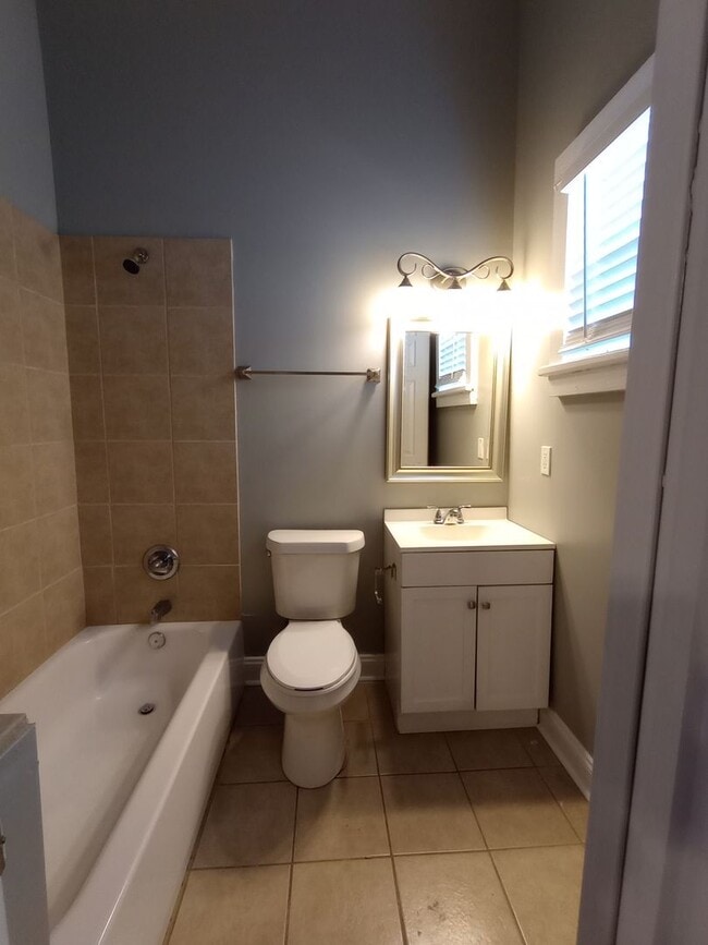 Building Photo - Single Family Home- 2 BR/2BA in Upper Mid-...