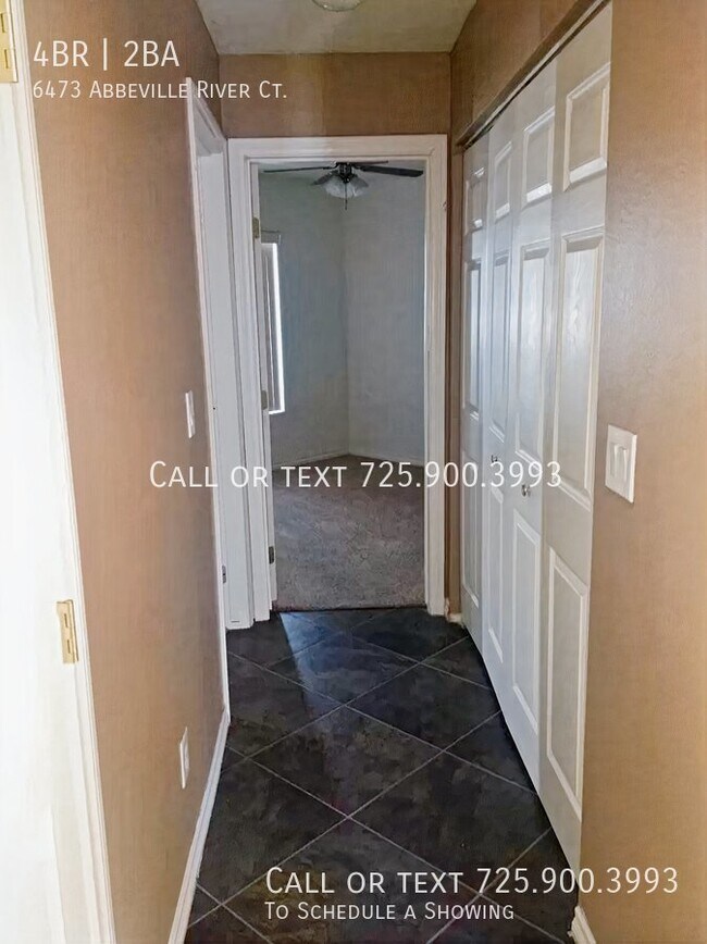 Foto del edificio - 4 Bedroom House, Backyard, Open Floor Plan...
