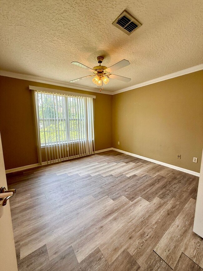Foto del edificio - 7701 Timberlin Park Blvd