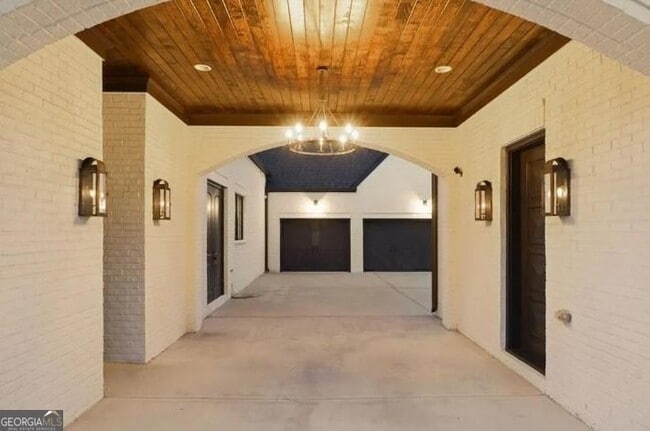Building Photo - 2242 Shoal Creek Rd