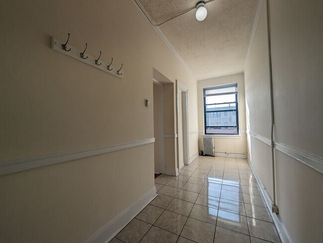 Foto del edificio - 2715 N Milwaukee Ave