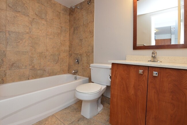 Building Photo - 230 Oak St