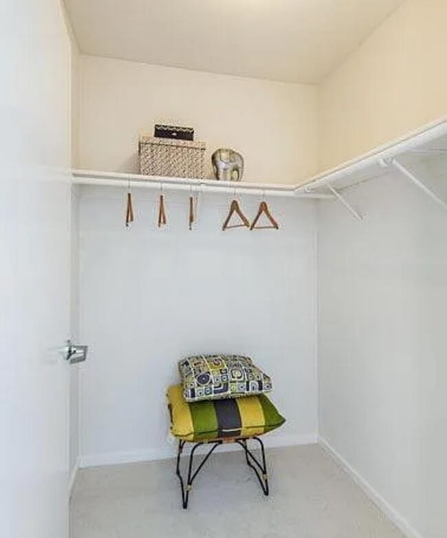 Building Photo - Lovely one bedroom, one bath condo, that has been recently updated with fresh paint.