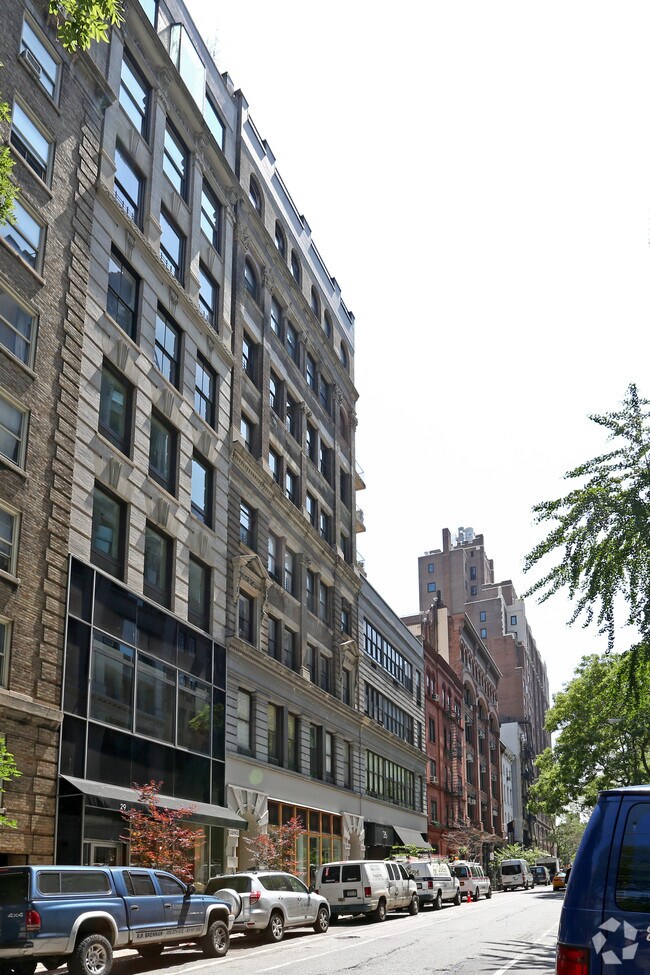 Building Photo - 35 E 10th St
